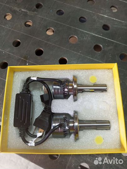 Лампа автомобильная h4