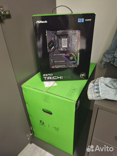 ASRock Z690 Taichi Razer Edition как новая