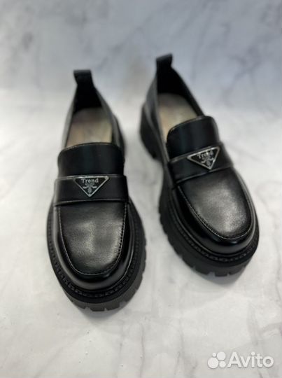 Лоферы черные