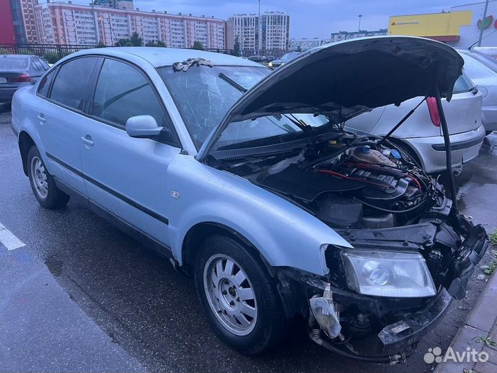 Volkswagen Passat 2.3 МТ, 2000, битый, 278 000 км