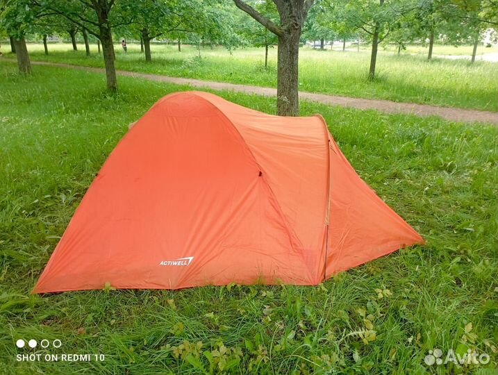 Палатка туристическая 4 местная новая