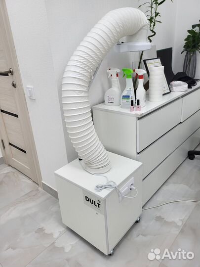 Кресло педикюрное и вытяжка педикюрная
