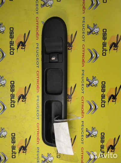 Блок управления стеклоподемниками передний правый