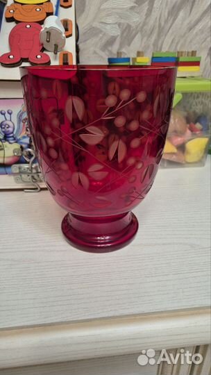 Ваза из цветного хрусталя