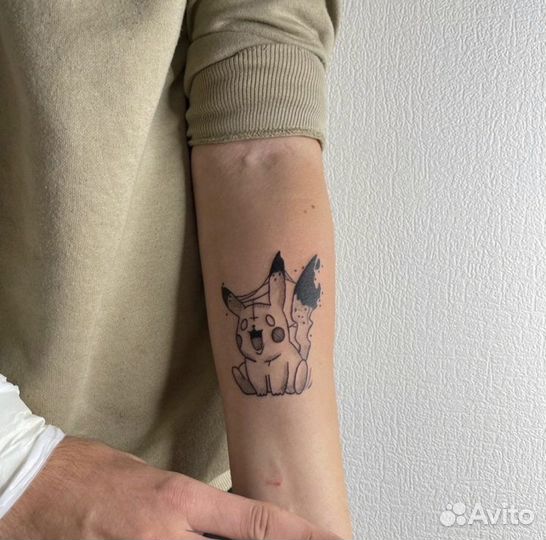 Мастер по татуировкам (мини-тату)