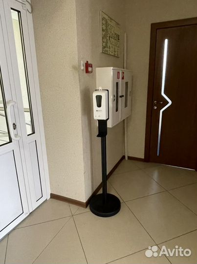 Дозатор для антисептика Rusbarrier со стойкой