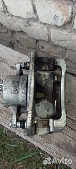 Суппорт передний тормозной Toyota Rav 4(XA 30)