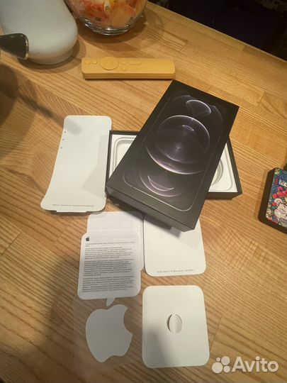 Коробки, макбук, iPhone, applewatch