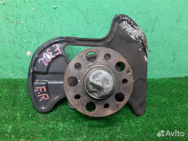 Кулак передний правый Mercedes Benz C-Class W204