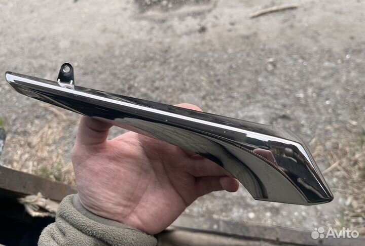 Нижняя накладка хром правого зеркала Lexus Rx 4