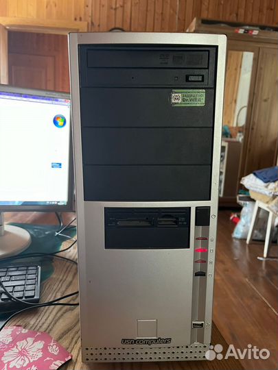 Компьютер - системный блок и монитор