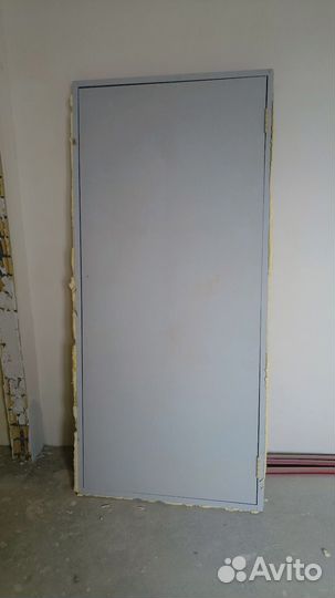 Дверь входная деревянная с коробкой