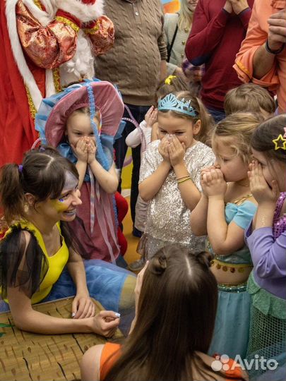 Выездные Новогодние спектакли в школу. Дед Мороз