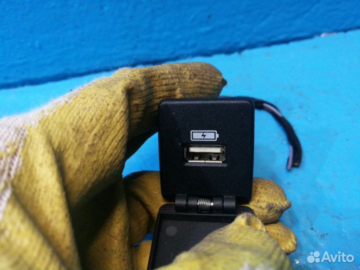 USB разъем Land Rover Discovery Sport L550 AJ200