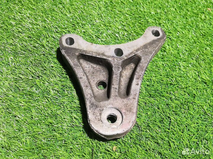 Кронштейн двигателя skoda fabia 1