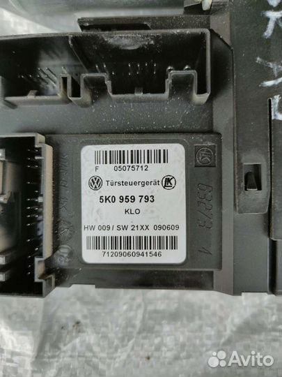 Моторчик передний левый Skoda Octavia A5