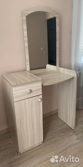 Косметический стол