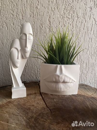 Кашпо из гипса «губы Джоли»