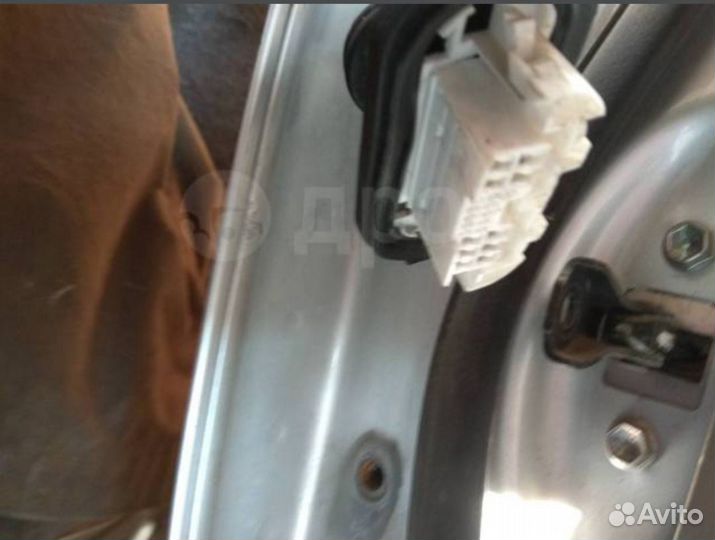 Дверь задняя правая Axio