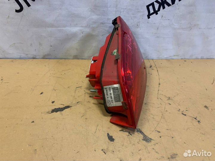 Фонарь правый в крышку багажника Ауди А4 B8