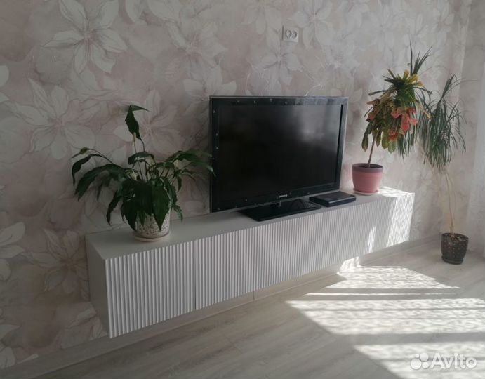 Подвесная тумба под тв новая как IKEA белая