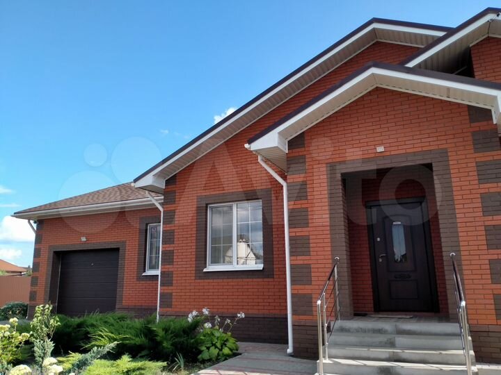 Дом 198 м² на участке 15 сот.