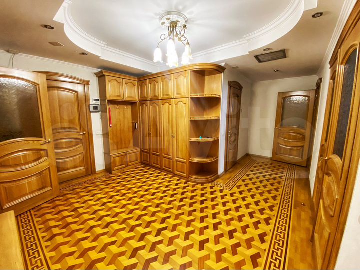 2-к. квартира, 100 м², 3/15 эт.