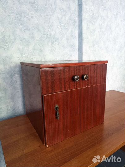 Тумба прикроватная