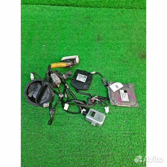 Блок ксенона lexus LS600h UVF46