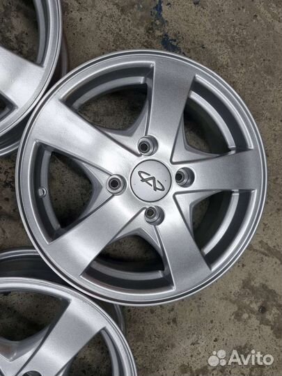 Диски оригинальные R15,4x114,3, в хор.сост