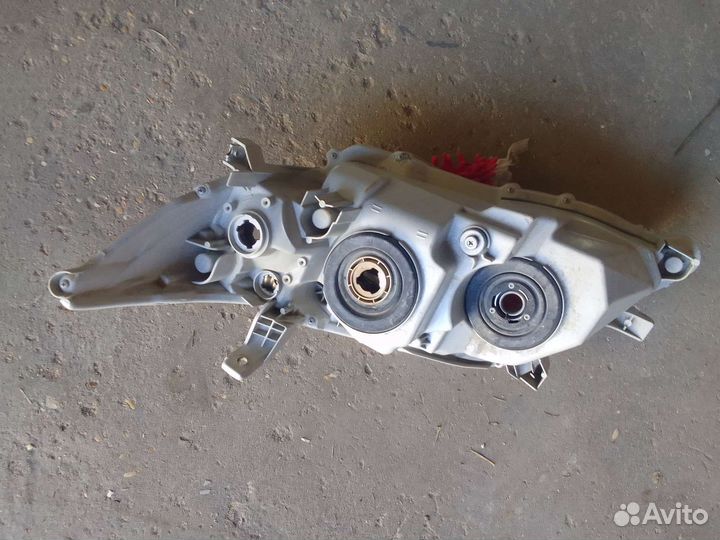 Фара на Камри 40