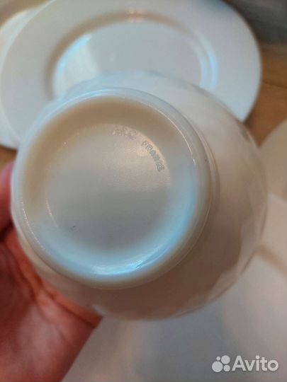 Набор столовой посуды из 16 больших тарелок