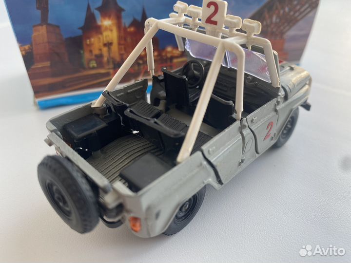 Модель 1:43 УАЗ -469