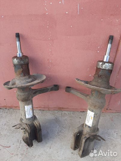 Стойки ваз kalina 1, левая правая