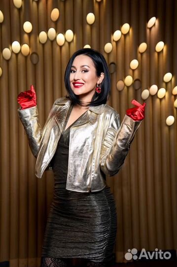 Певица и кавер группа