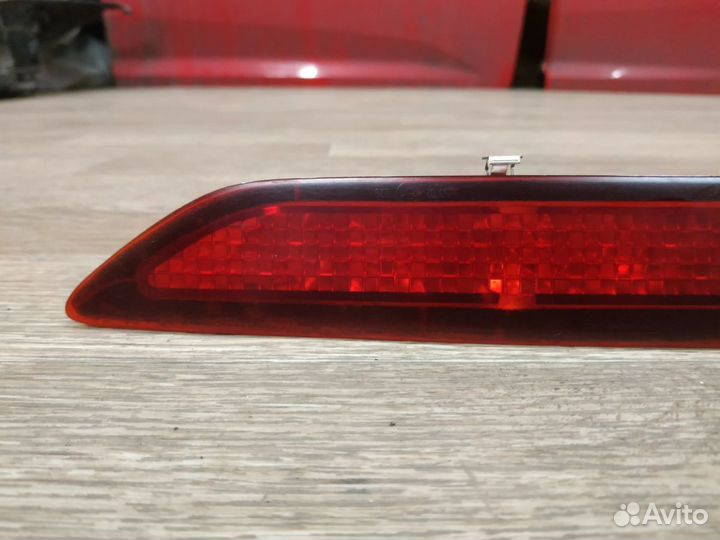 Стоп сигнал двери багажника Ford Mondeo 4 хетчбэк