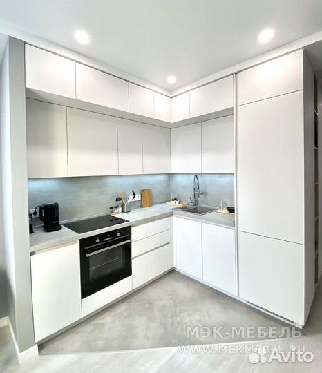 Кухни с антресолями