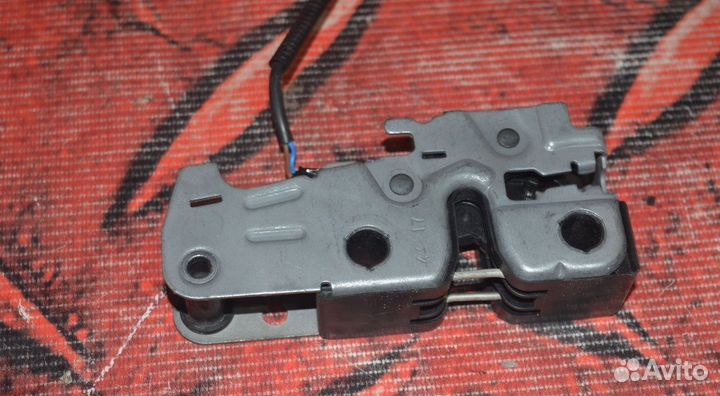 Замок капота Volkswagen Golf Plus 5 6
