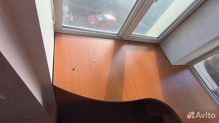 Угловой письменный стол