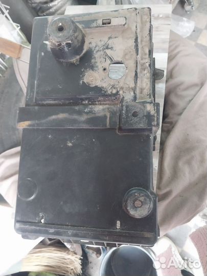 Корпус (кожух) площадка под аккум. форд фокус 2