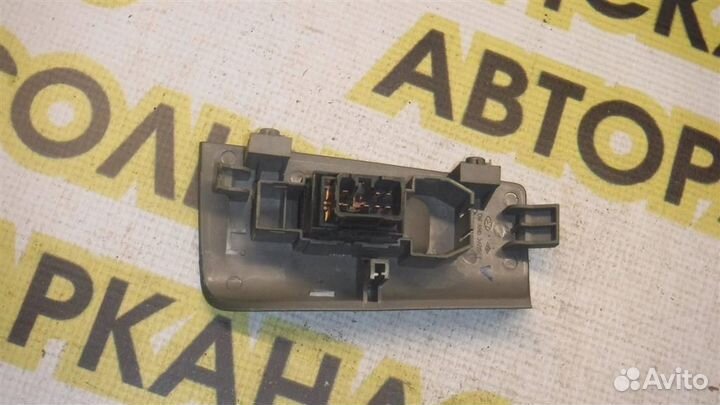 Кнопка стеклоподъемника Hyundai Santa Fe (CM) 200