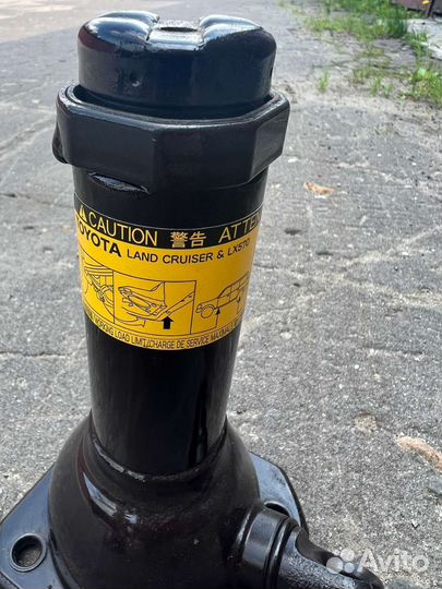 Домкрат винтовой для Тойота и Лексус