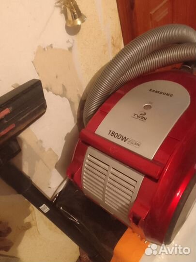 Пылесос samsung 1800 ватт в отличном состоянии