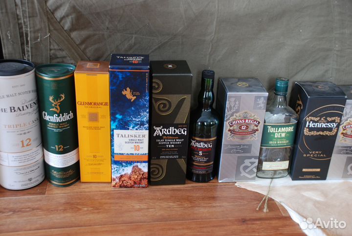 Пустая бутылка виски,коньяка с коробкой