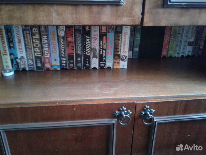 Продам VHS видеомагнитофон + кассеты с фильмами