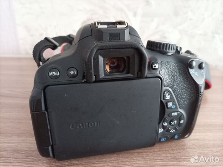 Зеркальный фотоаппарат Canon EOS 650D