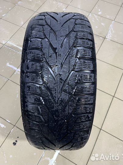 Комплект дисков с зимней резиной R 18 на BMW