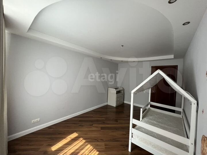 3-к. квартира, 90 м², 3/10 эт.