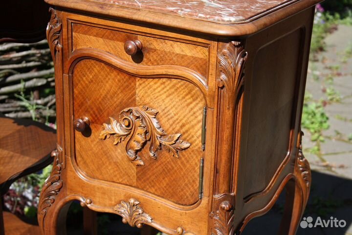 Пара тумбочек в стиле Рококо с мрамором, резьба