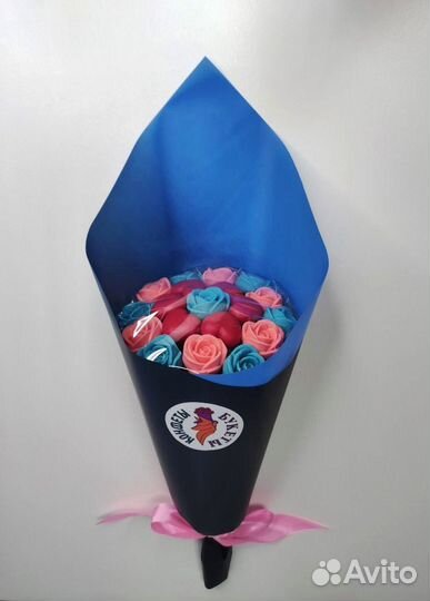 Шоколадные Розы и Сердца - 19 шт в Букете